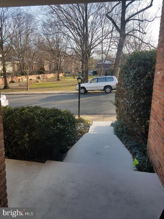 1152 Wimbledon Dr in McLean, VA - Building Photo - Building Photo