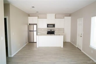 1608 Canelo Dr in Edinburg, TX - Building Photo - Building Photo