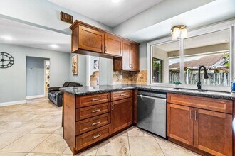 1352 Wyndcliff Dr in Wellington, FL - Foto de edificio - Building Photo