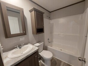 105 Delta Dawn Dr in Springfield, IL - Building Photo - Building Photo