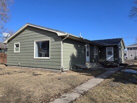 1617 S 15th St in Grand Forks, ND - Building Photo