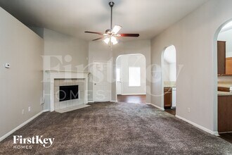 5311 Lost Cove Ln in Spring, TX - Foto de edificio - Building Photo