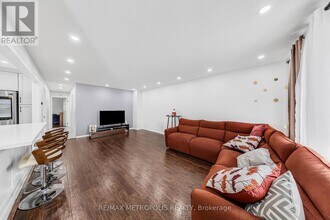 897 Liverpool Rd in Pickering, ON - Building Photo - Building Photo