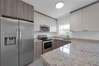 1615 NW 32nd Ave in Miami, FL - Building Photo - Building Photo