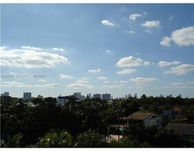 2600 Collins Ave in Miami Beach, FL - Building Photo - Building Photo