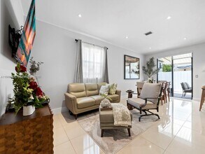 8781 NW 98th Ct in Doral, FL - Building Photo - Building Photo