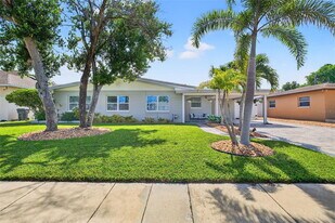 1036 Madison St in Largo, FL - Building Photo