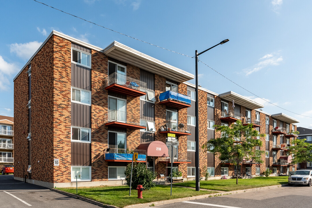 210 Blouin Rue in Québec, QC - Building Photo