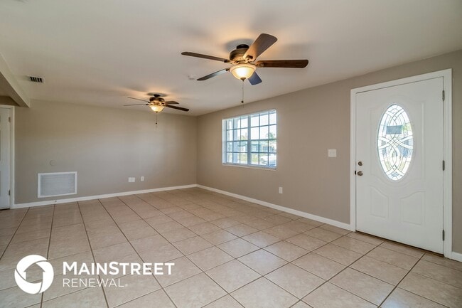 3824 Moog Rd in Holiday, FL - Building Photo - Building Photo