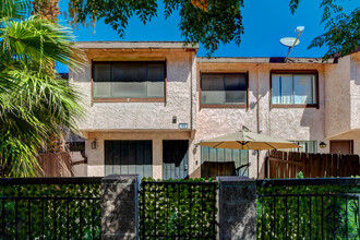 4338 Caliente St in Las Vegas, NV - Building Photo - Building Photo