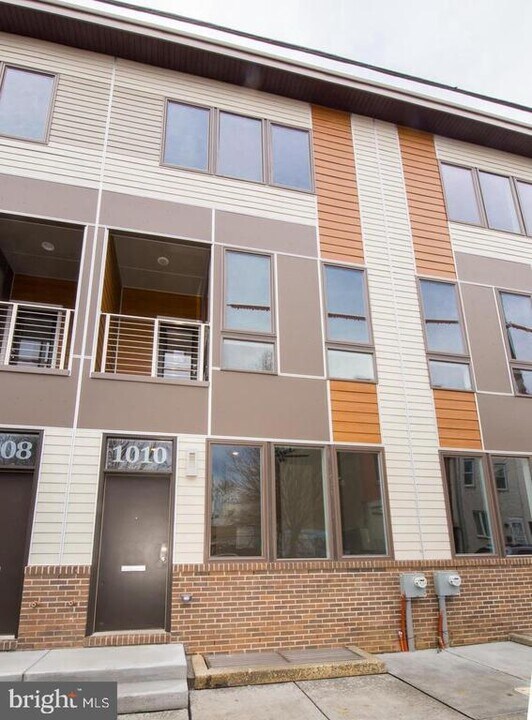 1012 Mt Vernon St in Philadelphia, PA - Building Photo