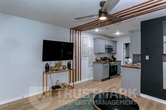 614 Adams Ave in Killeen, TX - Building Photo - Building Photo