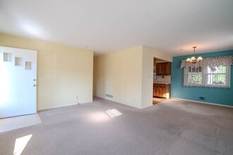 6 Hammen Ave in Timonium, MD - Building Photo - Building Photo