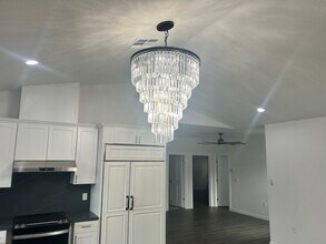 1527 W Orangeburg Ave in Modesto, CA - Building Photo - Building Photo