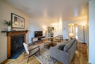 7020 Barrington Ct in Woodridge, IL - Building Photo - Building Photo