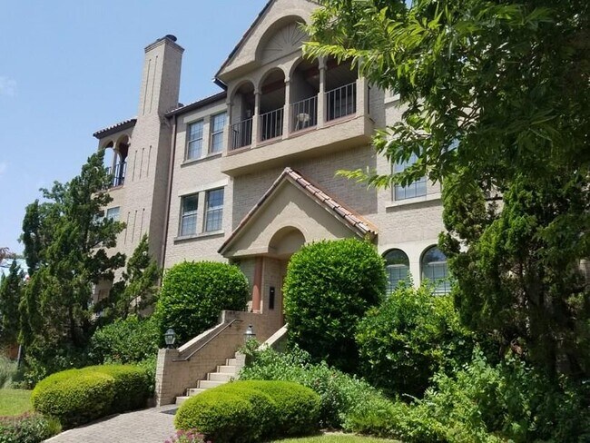 property at 1704 West Ave
