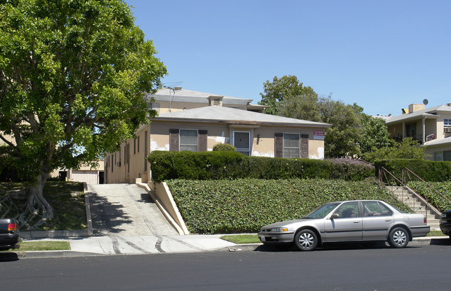 142 N Oxford Ave in Los Angeles, CA - Building Photo - Building Photo