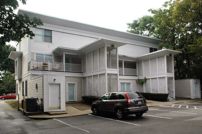 8 Glencoe St in Brighton, MA - Building Photo - Building Photo