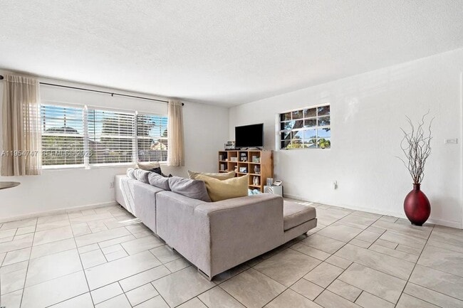 20615 NW 28th Ave in Miami Gardens, FL - Building Photo - Building Photo