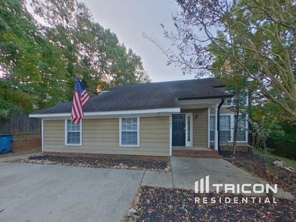 5407 River Falls Dr in Charlotte, NC - Foto de edificio