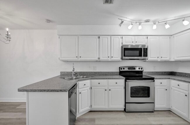 11652 NW 19th Dr in Coral Springs, FL - Foto de edificio - Building Photo