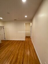 1801 Beacon St, Unit 4 in Brookline, MA - Foto de edificio - Building Photo