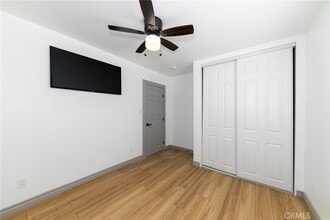 218 E Hullett St, Unit UnitA in Long Beach, CA - Foto de edificio - Building Photo