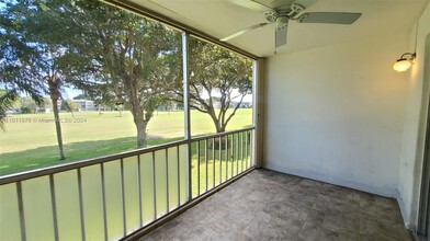 1050 Country Club Dr, Unit like new in Margate, FL - Building Photo - Building Photo