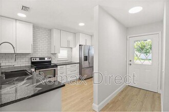 4722 Lakeside Cir in West Palm Beach, FL - Building Photo - Building Photo