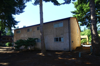 12622 NE 118th St in Kirkland, WA - Foto de edificio - Building Photo
