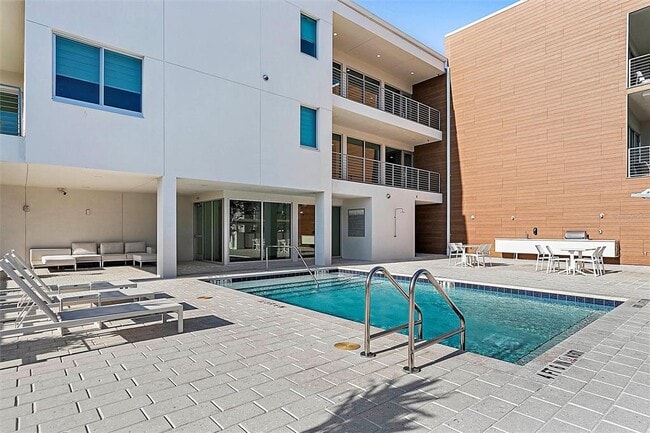 332 Cocoanut Ave in Sarasota, FL - Foto de edificio - Building Photo