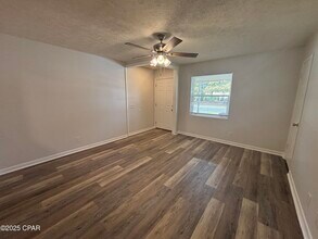 3903 W 22nd St in Panama City, FL - Foto de edificio - Building Photo