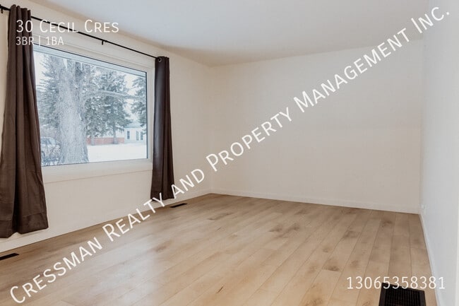 30 Cecil Crescent in Regina, SK - Building Photo - Building Photo