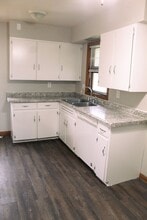 2237 Mt Vernon Rd SE in Cedar Rapids, IA - Building Photo - Building Photo