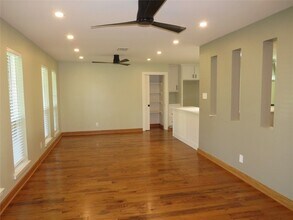2001 Pembrooke Pl, Unit 211 in Denton, TX - Building Photo - Building Photo