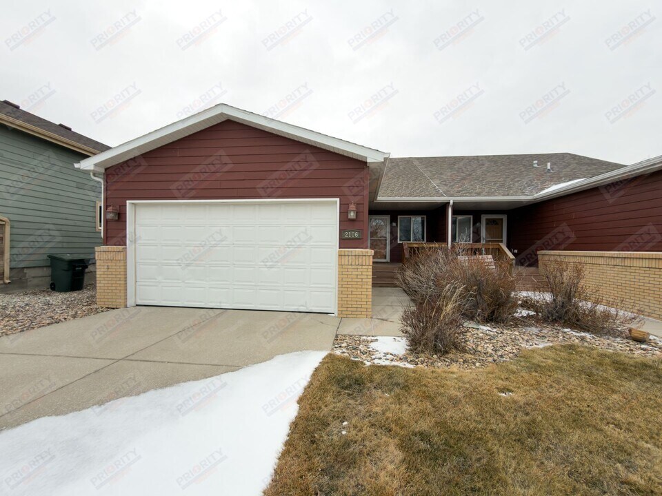 2106 Big Lost Dr in Gillette, WY - Building Photo