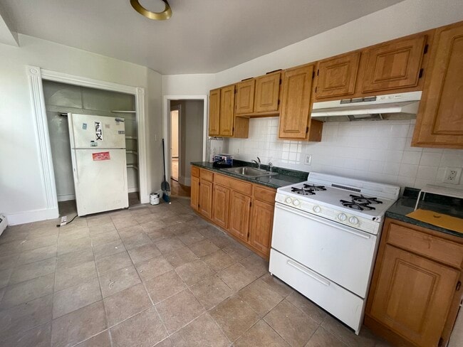 339 Centre St, Unit 2