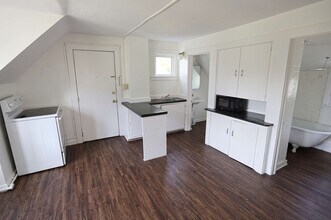 1027 Fulton St E in Grand Rapids, MI - Building Photo - Building Photo