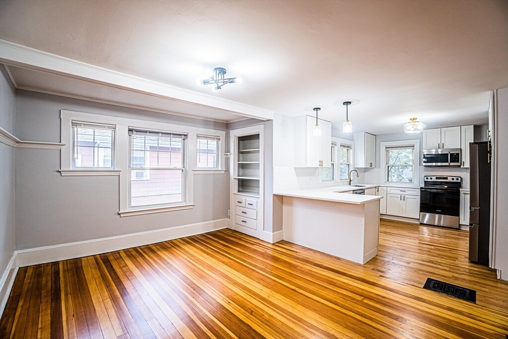 47 Bridges Ave in Newton, MA - Building Photo