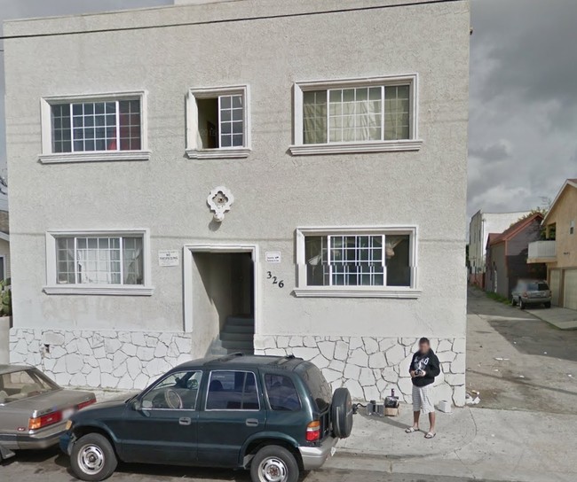 326 W 11th St in San Pedro, CA - Foto de edificio - Building Photo