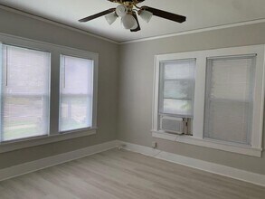 501 Peden St in Houston, TX - Foto de edificio - Building Photo