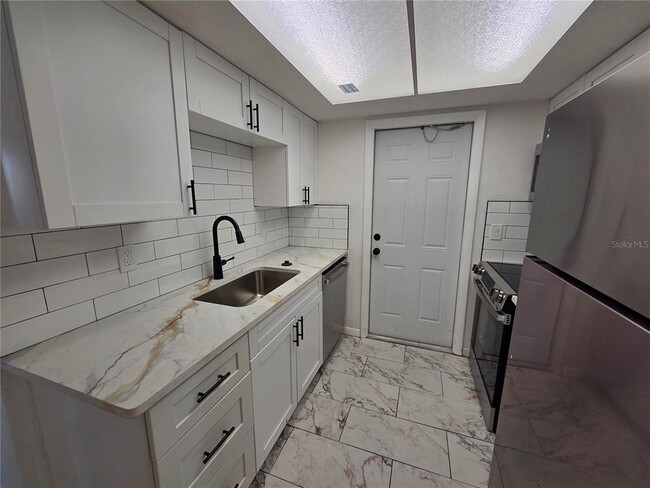 606 S Betty Ln in Clearwater, FL - Building Photo - Building Photo