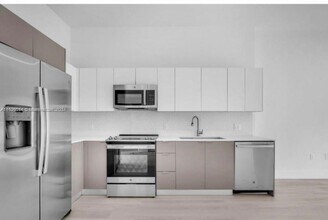 110 Foster Rd in Hallandale Beach, FL - Building Photo - Building Photo