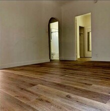 806 N Poinsettia Pl, Unit 808 in Los Angeles, CA - Foto de edificio - Building Photo