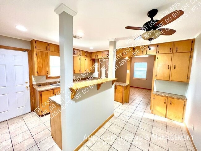 1945 N 23rd St in Beaumont, TX - Building Photo - Building Photo