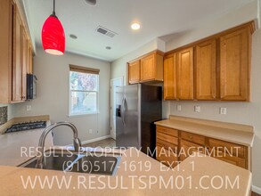 12 Crevalle Pl in Sacramento, CA - Building Photo - Building Photo