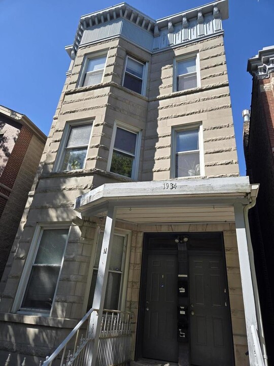 1934 N HOYNE Ave in Chicago, IL - Building Photo