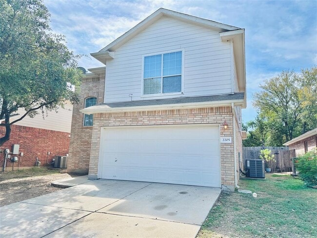 2205 Boyds Way in Austin, TX - Foto de edificio - Building Photo