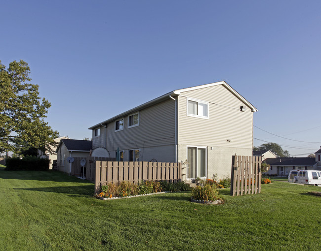 Bloomfield Hills Townhouse Cooperative in Pontiac, MI - Building Photo - Building Photo