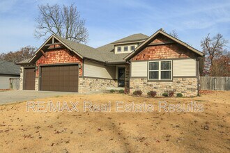 1000 Peak St in Cave Springs, AR - Building Photo - Building Photo